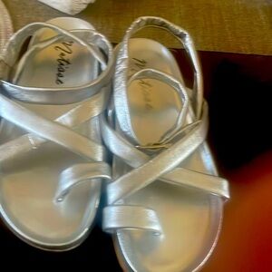 Matisse silver ankle sandals in perfect condition in size 8